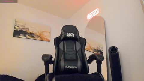 Lucian Sinclair online show from 01-26-25, 12:37