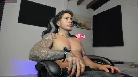 Snapshot of sebastianortizm chatting on 09-27-25, 11:54 Lucian Sinclair online show from 09-27-25, 11:54