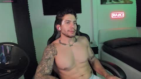 Snapshot of sebastianortizm chatting on 11-27-25, 01:07 Lucian Sinclair online show from 11-27-25, 01:07