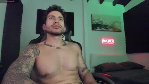 Lucian Sinclair online show from 11-28-25, 02:36