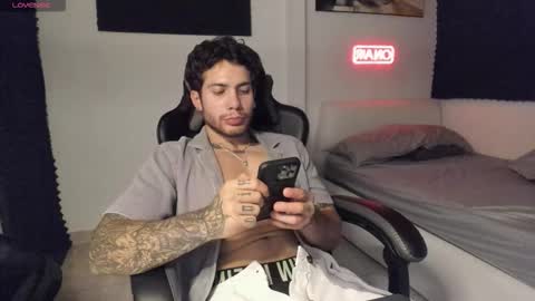 Snapshot of sebastianortizm chatting on 12-21-25, 03:35 Lucian Sinclair online show from 12-21-25, 03:35