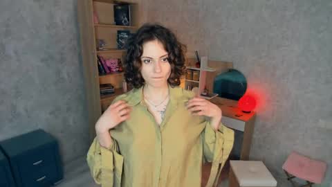 Mia online show from 05-16-26, 10:36