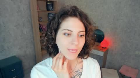 Mia online show from 05-17-26, 05:38