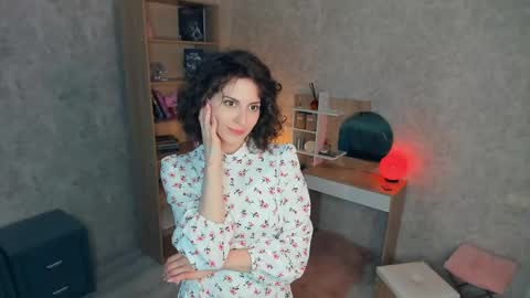 Mia online show from 05-18-26, 07:36