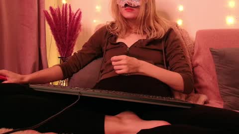 Snapshot of secretanni chatting on 12-23-24, 10:33 Anni online show from 12-23-24, 10:33