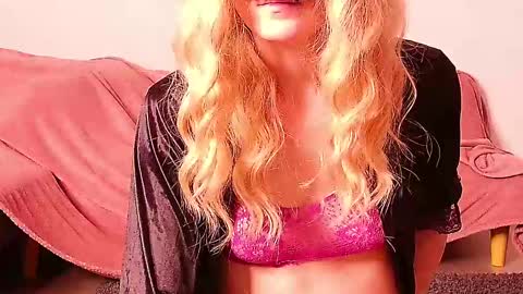 Snapshot of secretanni chatting on 02-16-25, 04:09 Anni online show from 02-16-25, 04:09