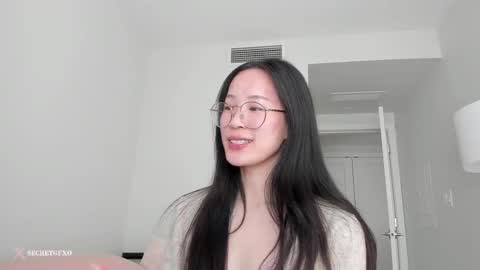Snapshot of secretgirlfriendxo chatting on 03-05-25, 11:38 Angela online show from 03-05-25, 11:38
