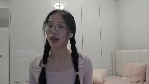 Snapshot of secretgirlfriendxo chatting on 12-17-25, 02:17 Angela online show from 12-17-25, 02:17