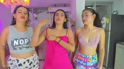 Snapshot of secrethause71605 chatting on 09-24-25, 09:51 NIKOL online show from 09-24-25, 09:51