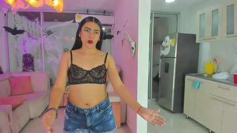 Snapshot of secrethause71605 chatting on 10-04-25, 09:46 NIKOL online show from 10-04-25, 09:46