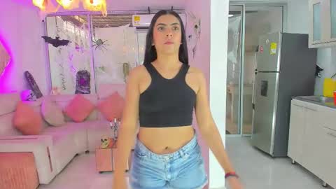 Snapshot of secrethause71605 chatting on 10-14-25, 09:37 NIKOL online show from 10-14-25, 09:37