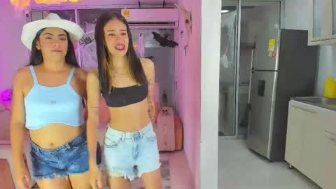 Snapshot of secrethause71605 chatting on 10-26-25, 09:53 NIKOL online show from 10-26-25, 09:53