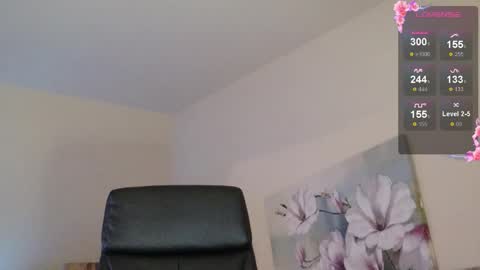 Snapshot of secretmistress01 chatting on 11-19-25, 05:35 Mariot Mery for short ..never call me PET NAMES in FREECHAT mom momy baby or sweety online show from 11-19-25, 05:35