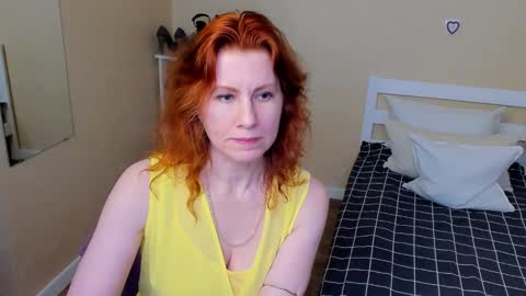 seductive_foxy_ online show from 11-24-25, 04:45