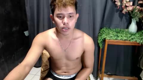Snapshot of seductive_maxxx chatting on 04-27-26, 01:09 Max online show from 04-27-26, 01:09