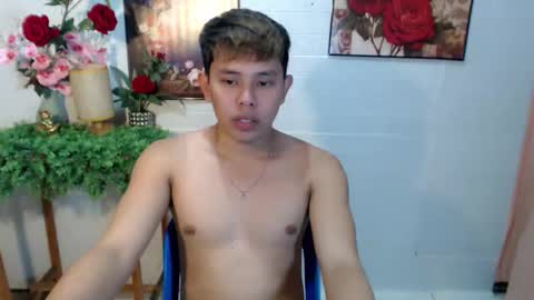 Snapshot of seductive_maxxx chatting on 05-09-26, 10:26 Max online show from 05-09-26, 10:26