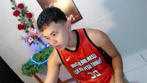 Snapshot of seductive_maxxx chatting on 06-20-26, 10:29 Max online show from 06-20-26, 10:29