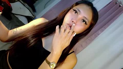 Snapshot of seductive_morena chatting on 12-22-25, 03:53 Im shy online show from 12-22-25, 03:53