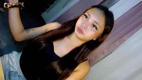 Snapshot of seductive_morena chatting on 12-23-25, 05:16 Im shy online show from 12-23-25, 05:16