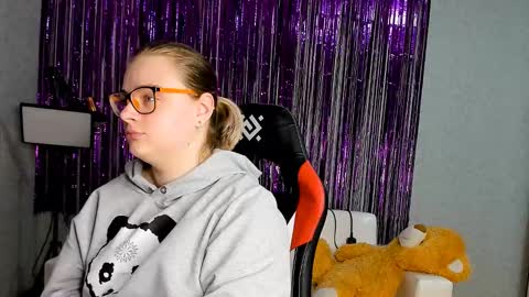 Snapshot of seductive_she_wolf chatting on 03-12-25, 04:13 seductive_she_wolf online show from 03-12-25, 04:13