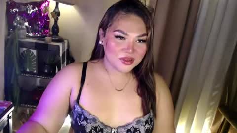 Snapshot of seductivecurvesxxx chatting on 06-25-26, 06:40 Its me Jazzi online show from 06-25-26, 06:40