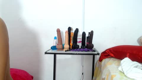 Estefany online show from 12-08-24, 01:03