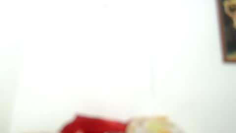 Estefany online show from 12-17-24, 01:05