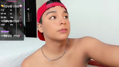 Snapshot of seductivo_jr chatting on 02-01-25, 06:21 seductivo online show from 02-01-25, 06:21