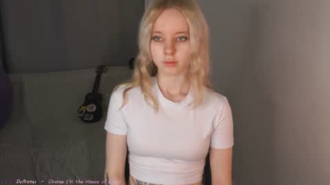 Snapshot of seebunny chatting on 06-26-26, 04:11 See Its honey bunny im Lana online show from 06-26-26, 04:11