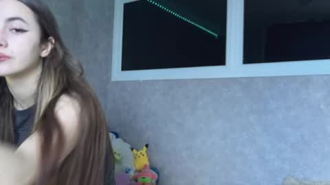 Snapshot of seeeyoubaby chatting on 04-22-26, 06:05 Slavia online show from 04-22-26, 06:05