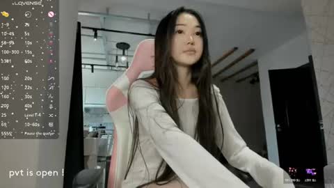 Snapshot of seeeyoumin chatting on 06-18-26, 04:35 Akira Youri online show from 06-18-26, 04:35