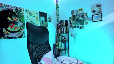 Snapshot of segismunda chatting on 09-24-25, 12:03 Luciana online show from 09-24-25, 12:03