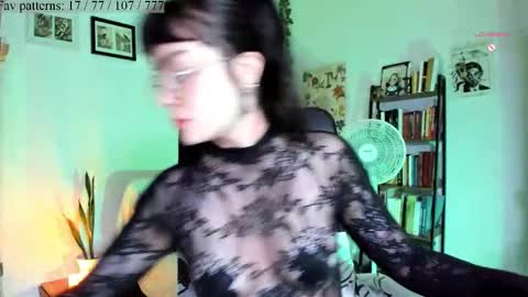 Snapshot of segismunda chatting on 10-11-25, 11:25 Luciana online show from 10-11-25, 11:25