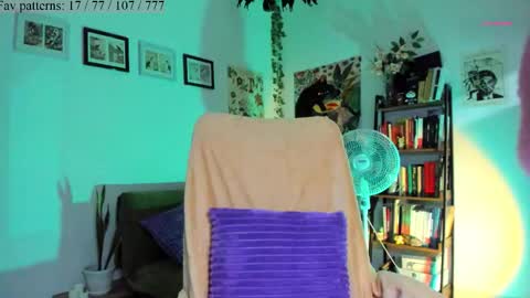 Snapshot of segismunda chatting on 11-24-25, 11:04 Luciana online show from 11-24-25, 11:04