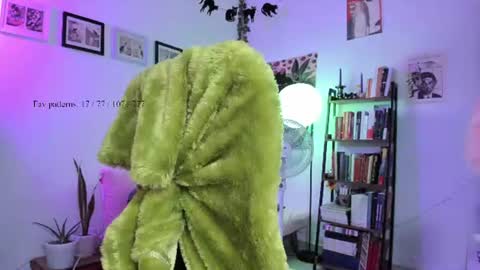 Snapshot of segismunda chatting on 06-16-26, 10:12 Luciana online show from 06-16-26, 10:12