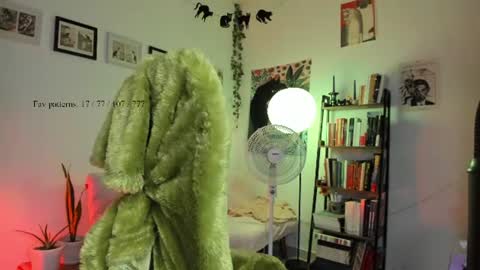 Snapshot of segismunda chatting on 06-22-26, 11:57 Luciana online show from 06-22-26, 11:57