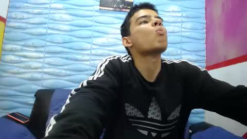 Snapshot of seigfried0 chatting on 02-23-25, 07:17 Seigfried online show from 02-23-25, 07:17