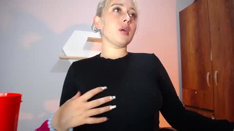 Yeyis  online show from 01-09-25, 02:43