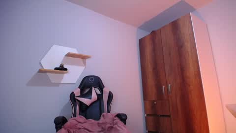 Yeyis  online show from 01-21-25, 05:38