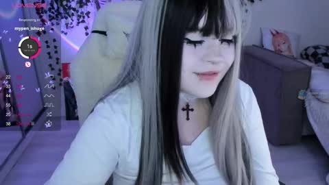 Snapshot of selena___cute chatting on 10-28-25, 05:00 Selena online show from 10-28-25, 05:00