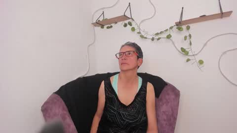 Snapshot of selena_ferreira chatting on 11-19-25, 06:52 Selena online show from 11-19-25, 06:52