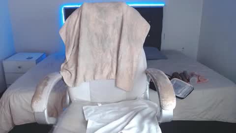 Selena online show from 01-13-26, 02:22