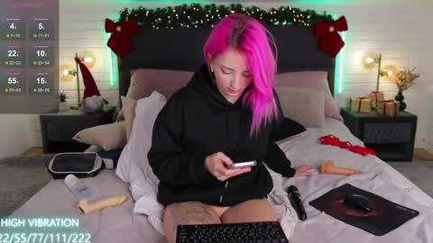 Snapshot of selena_lily chatting on 12-30-24, 01:15 Selena Lily online show from 12-30-24, 01:15