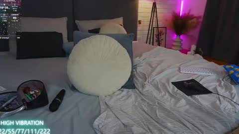 Snapshot of selena_lily chatting on 02-11-25, 04:13 Selena Lily online show from 02-11-25, 04:13