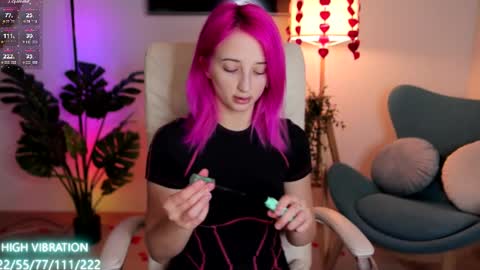 Snapshot of selena_lily chatting on 02-23-25, 07:17 Selena Lily online show from 02-23-25, 07:17