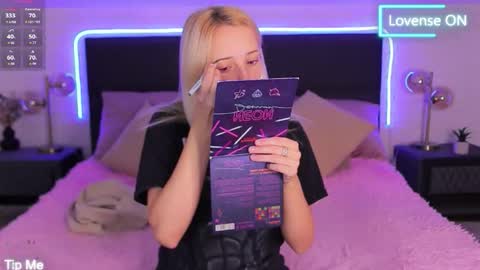 Snapshot of selena_lily chatting on 09-19-25, 05:53 Selena Lily online show from 09-19-25, 05:53