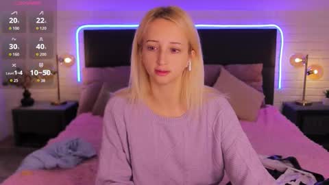 Snapshot of selena_lily chatting on 10-06-25, 06:00 Selena Lily online show from 10-06-25, 06:00