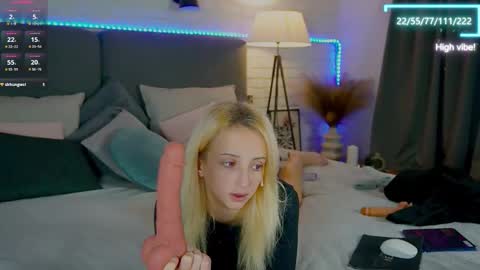 Snapshot of selena_lily chatting on 10-09-25, 01:09 Selena Lily online show from 10-09-25, 01:09