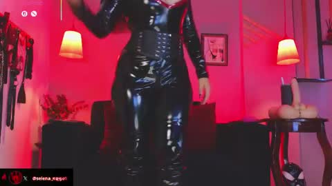 Snapshot of selena_rogue chatting on 07-10-26, 11:46 Sele online show from 07-10-26, 11:46