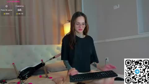 Snapshot of selena_sharp chatting on 07-04-26, 01:01 Selena online show from 07-04-26, 01:01